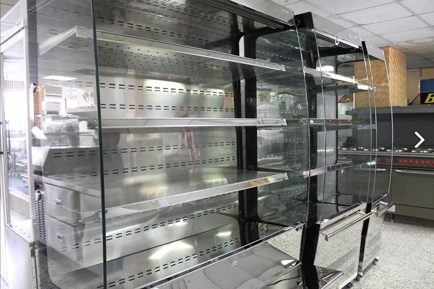 ثلاجة عرض مفتوحة متعددة الأرفف بجوانب زجاجية وأرفف من الفولاذ المقاوم للصدأ